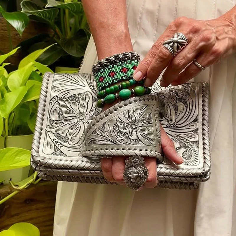 "Silver Flower Dance" Western-Style Clutch - Image 7